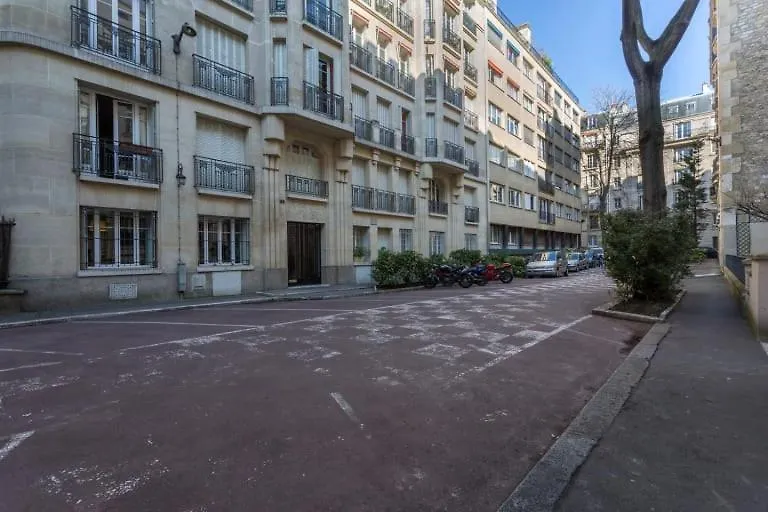 Guestready - Designer Apartment - Eiffel Tower View! Париж